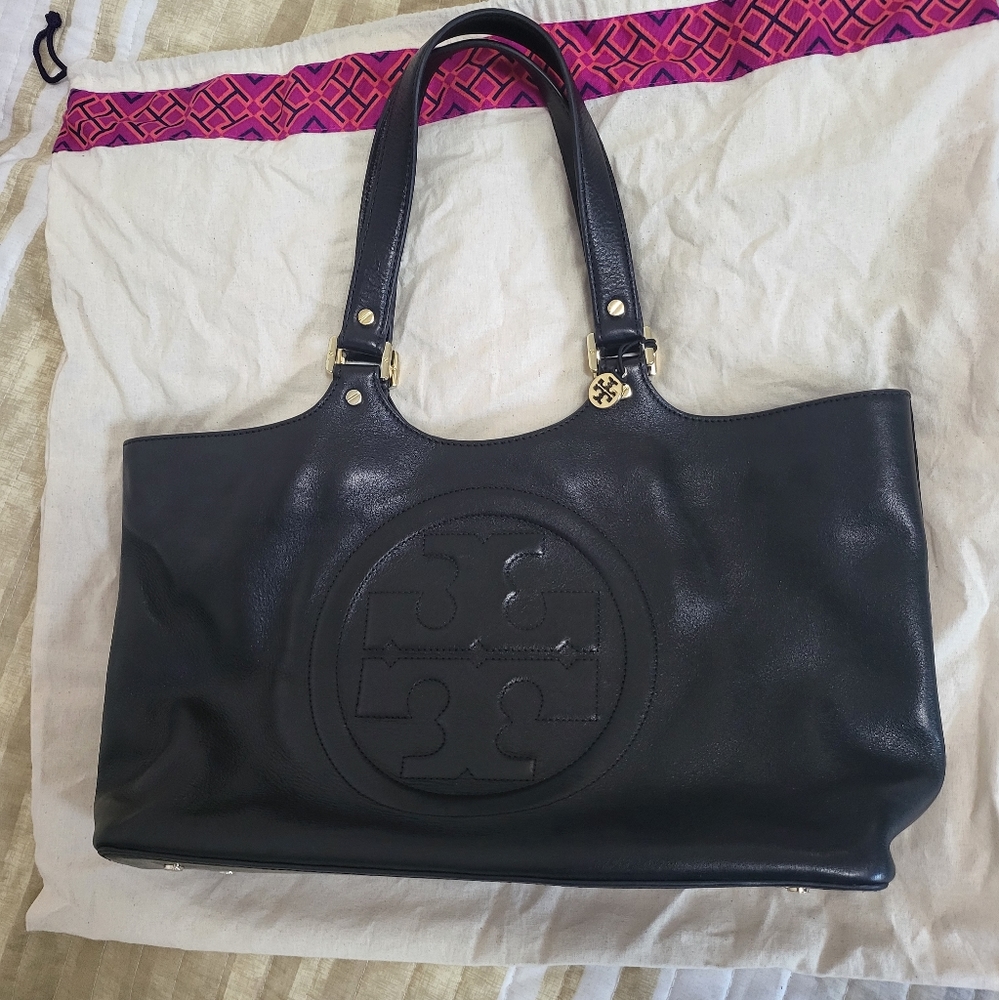 Tory Burch Purse/ Great condition Black. Only packed few times. Very nice.